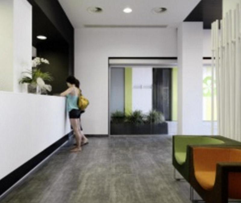 מלון ברצלונה Residencia Melon District Marina מראה חיצוני תמונה